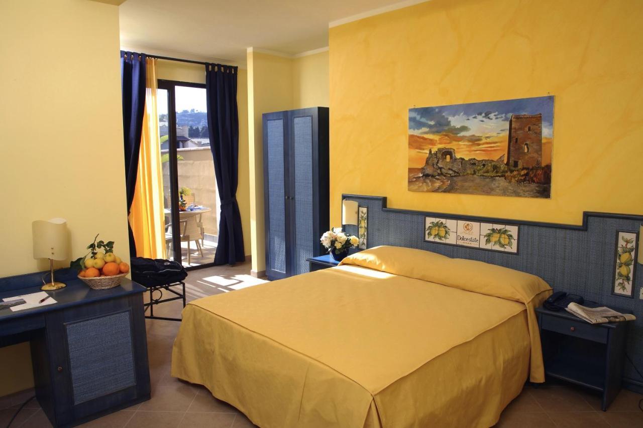 Dolcestate Hotel -Club Кампофеличе ди Рокела Екстериор снимка
