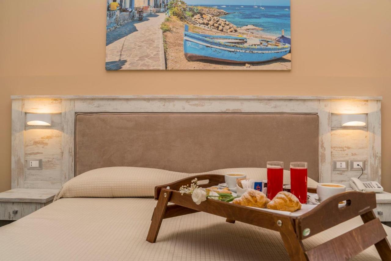Dolcestate Hotel -Club Кампофеличе ди Рокела Екстериор снимка